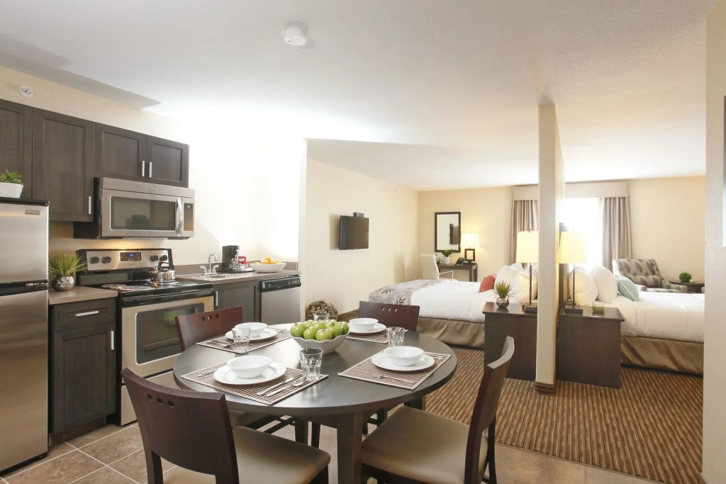 Pomeroy Inn & Suites at Olds College