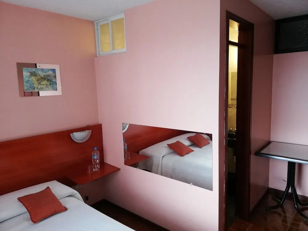 Water Palace Hostal
