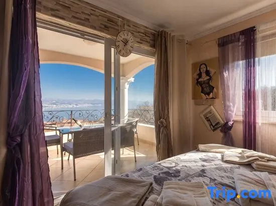 Luxurious Villa Emily - Private Pool, Stunning Sea Views, and Unmatched Comfort