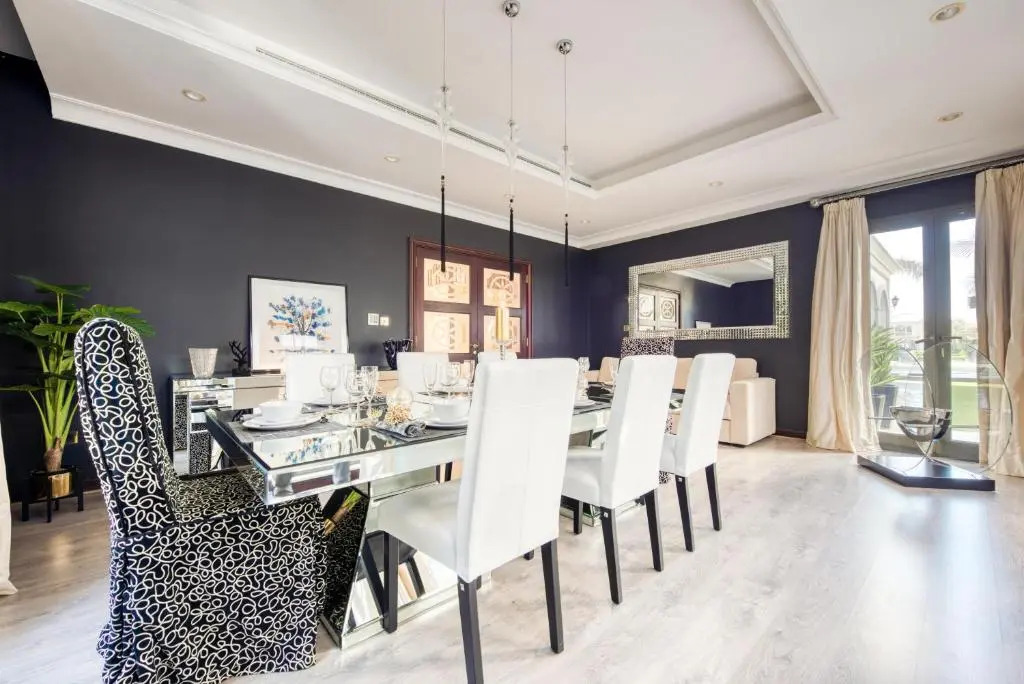 Maison Privee - Glamourous Beachfront Villa on The Palm w/ Pool