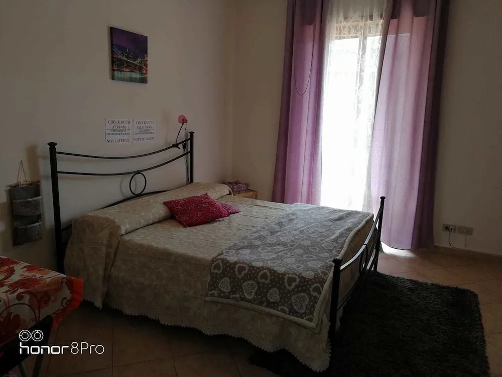 La Perla B & B Check in Time from h 20 pm till Midnight Orario check in da h 20 pm a mezzanotte