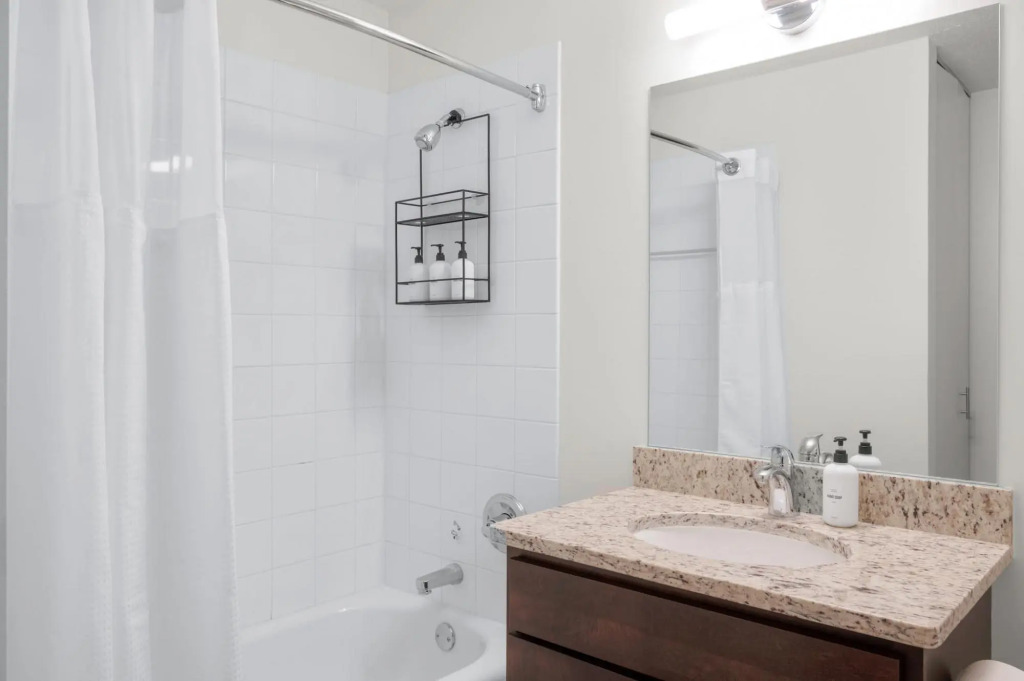 Chicago | Family Ready 2BD/2BA River North Apartments