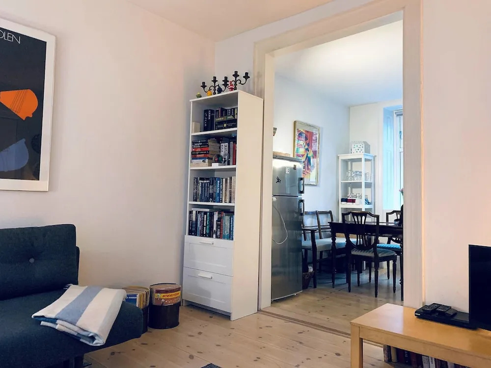 1 Bedroom Apartment near Queen 200 - 1