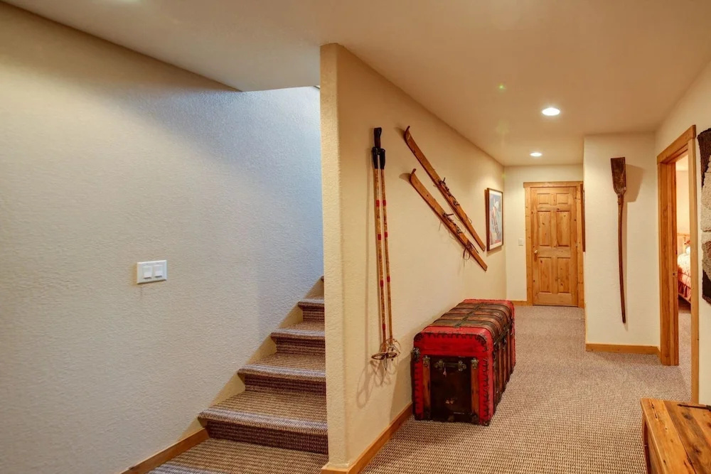 PV - Yellowstone River Retreat