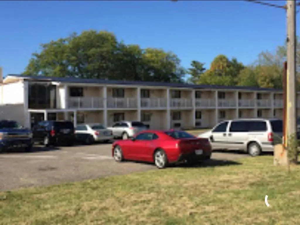 Economy Inn North Randall