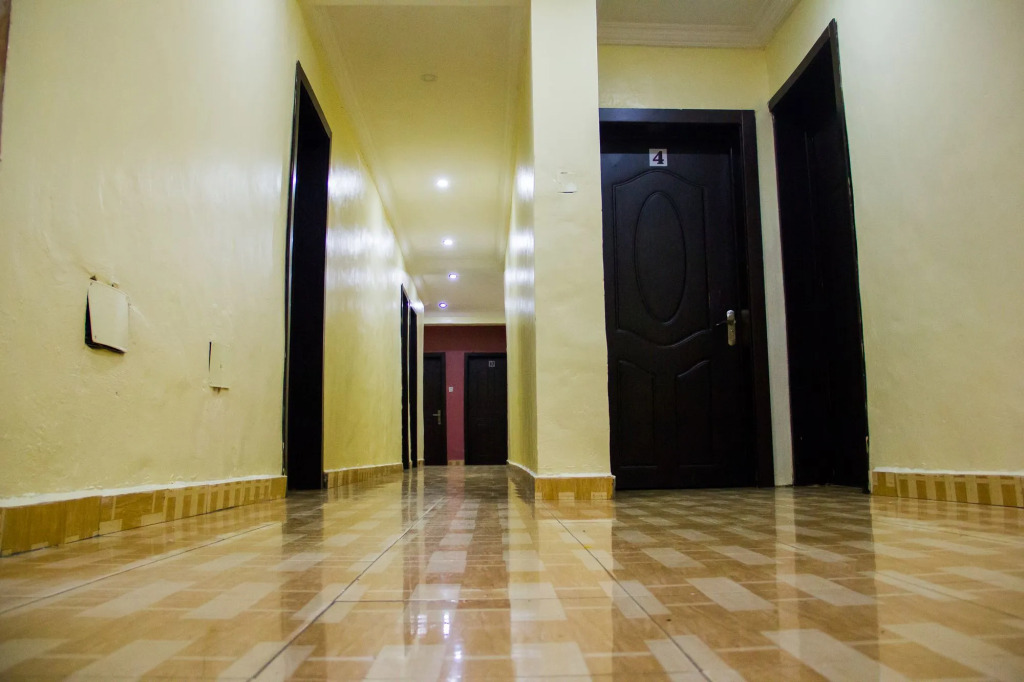 Glass House Suites Annex