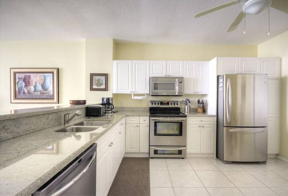 Le Golden Bay 1108 by Go Florida Condo, Sunny Isles