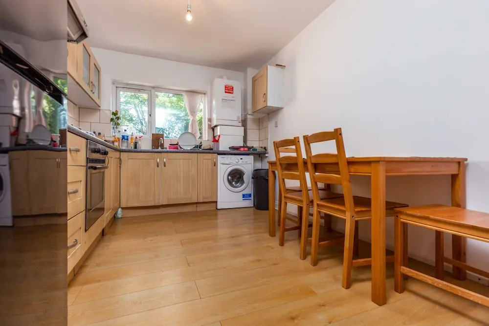 Bazely Street Deluxe Single Room 4