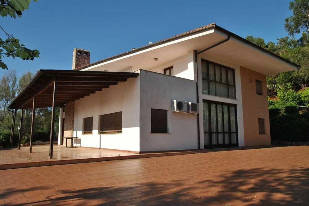 Suite on hill, air-conditioned apartment in villa with outdoor patio