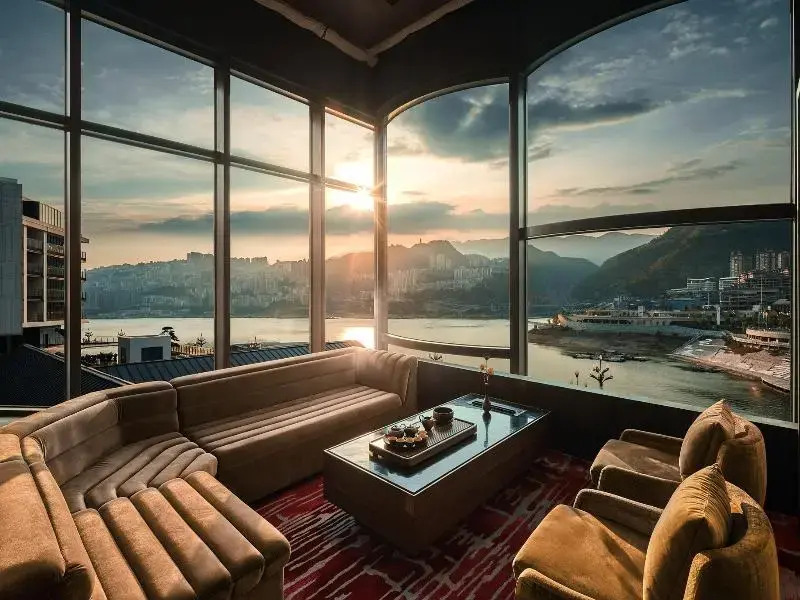 HUALUXE Hotels and Resorts Chongqing Wushan by IHG