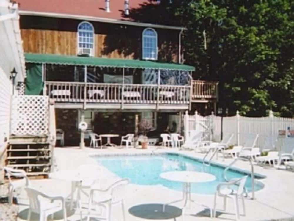 Sturbridge Country Inn