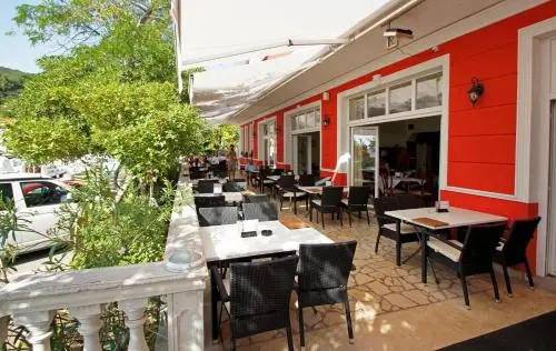 Lux Hotel Pansion