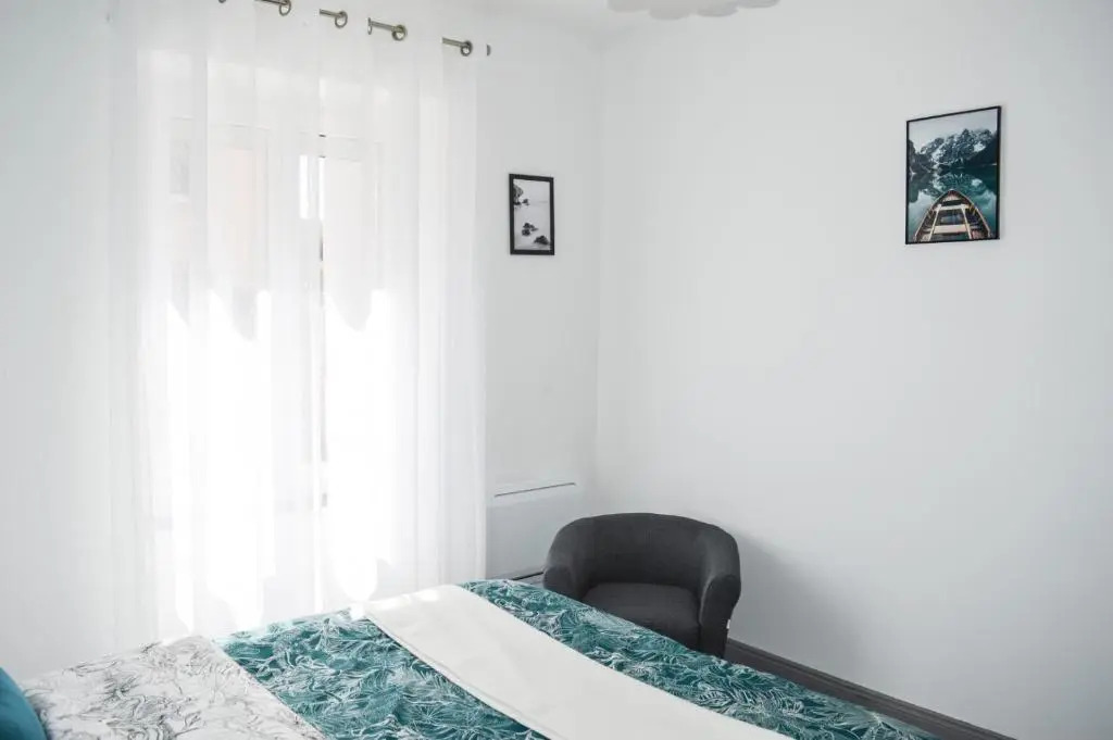 Le Blue St Léon : 2 Pièces Cozy Lit King Size Wifi