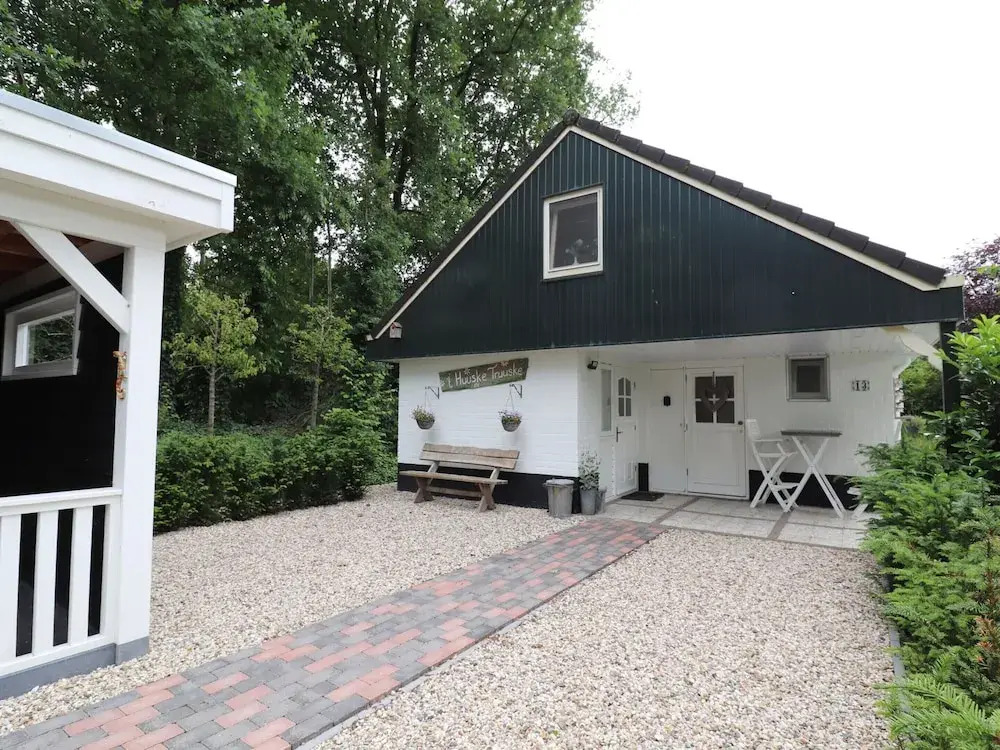 Holiday Home in Reutum with Pond and Trails