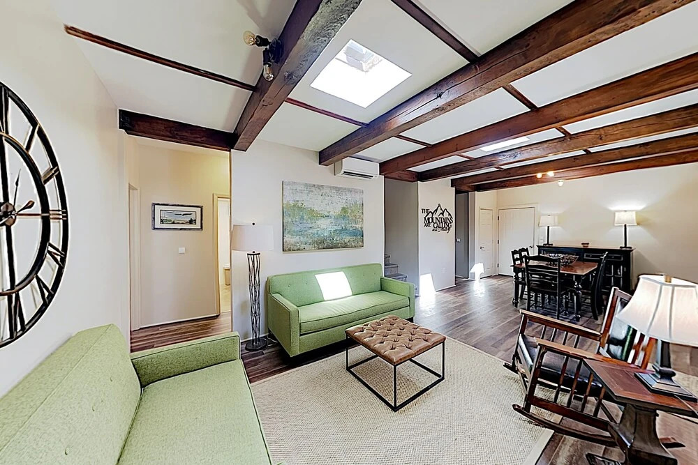 Custom Eco W/ Large Balcony, Walk Downtown 3 Bedroom Home