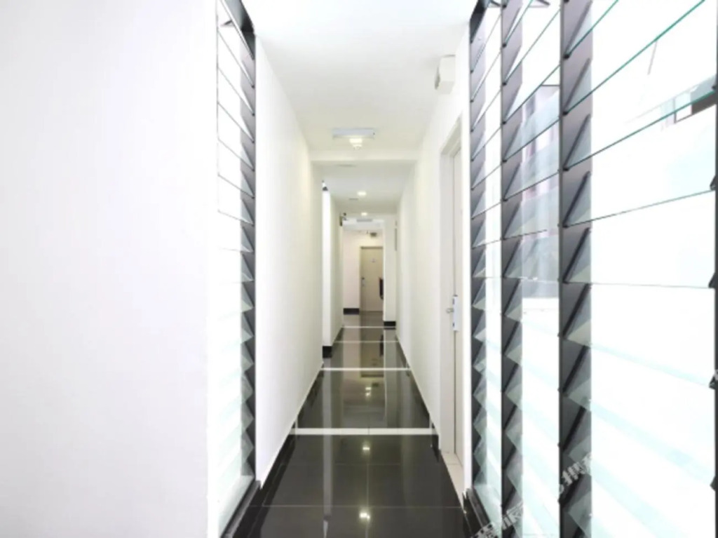 Iris Hotel