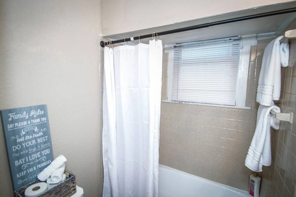 Virginia #A Cozy 2BA/1BA near Downtown Sleeps 8
