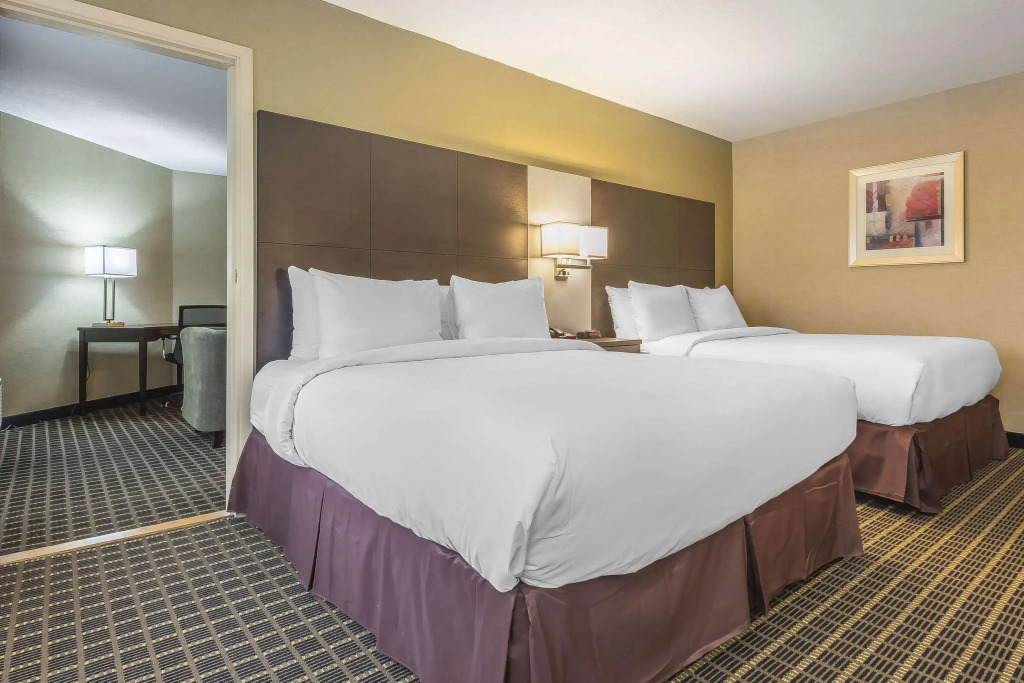Quality Inn & Suites Windsor - Downtown