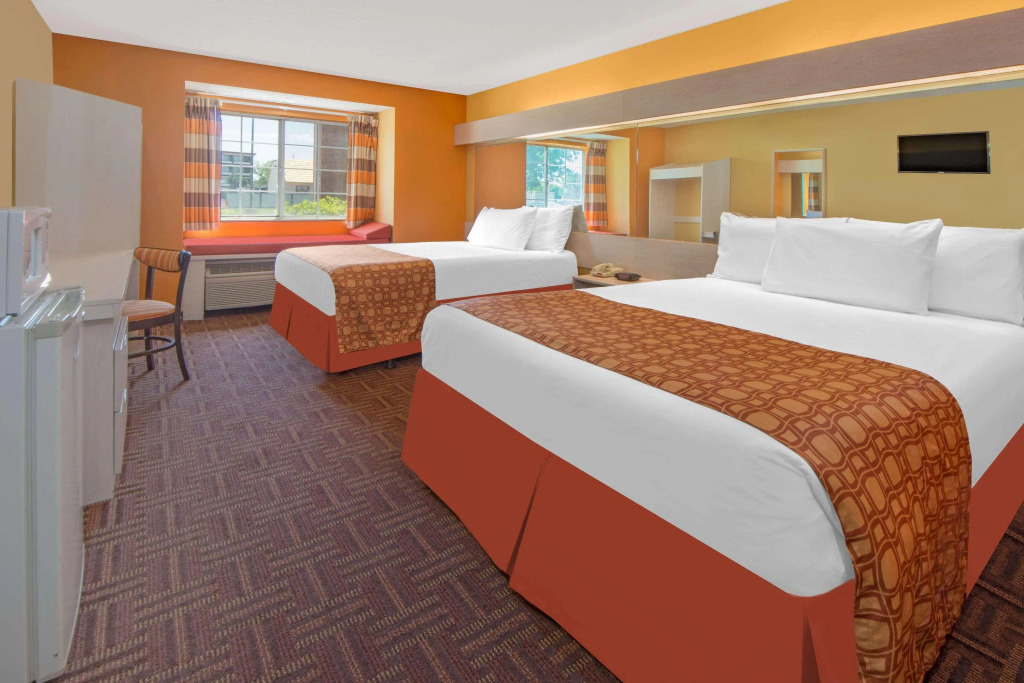 Longhorn Inn & Suites