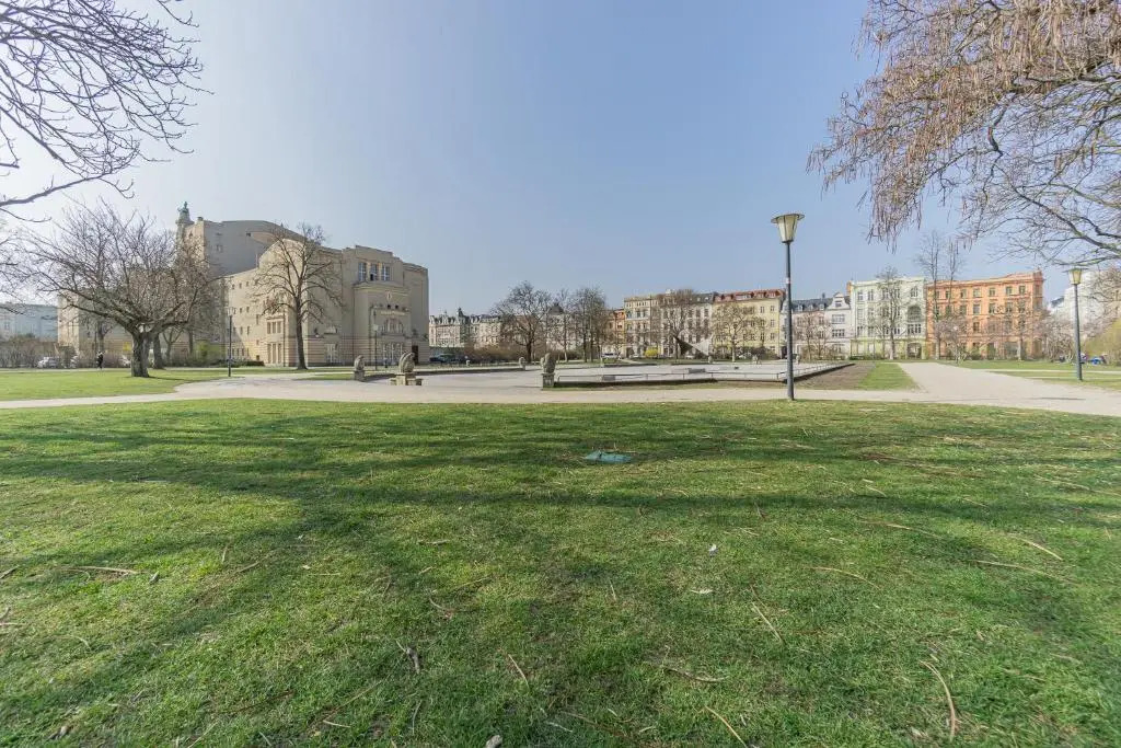 Exklusive Stadtvilla-190qm- Parkplatz- 3Schlafzimmer- 2 Bäder- Netflix- Waschmaschine- 4 Etagen-nähe Theater