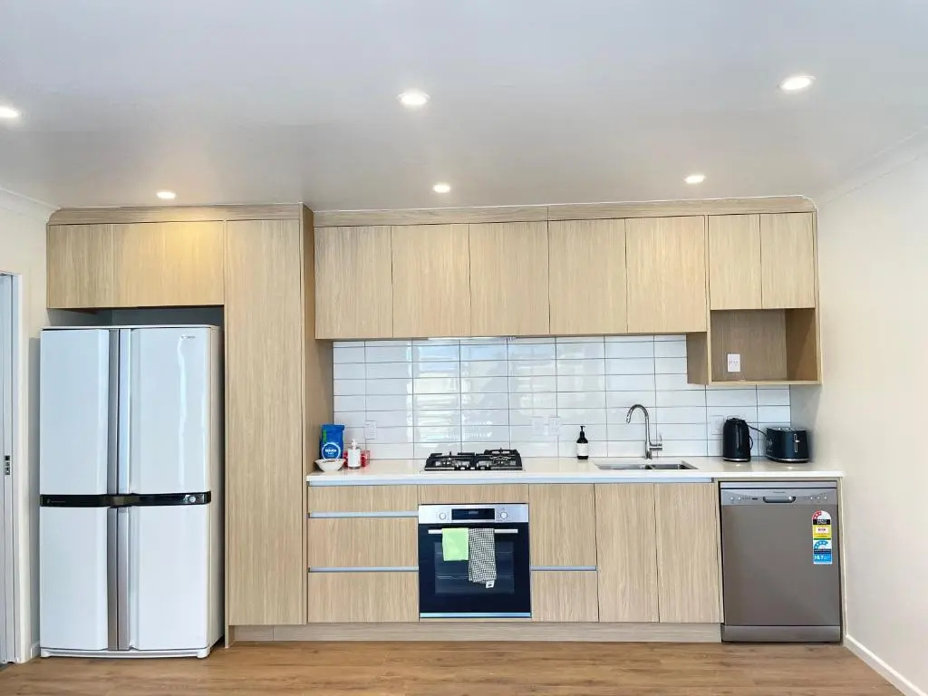 NO PARTY ALLOWED, Entire Brand New 3 bedroom townhouse, free unlimited fibre wifi and free parking