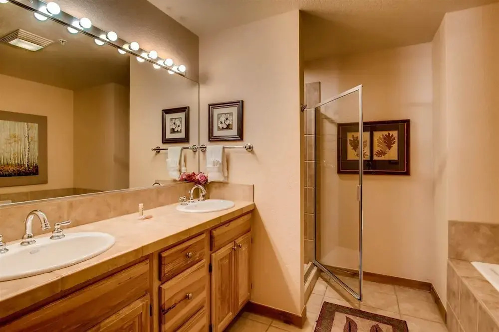 Premier 2 Bedroom Mountain View Condo Located in Historic Downtown Breckenridge Walking Distance to Peak 9