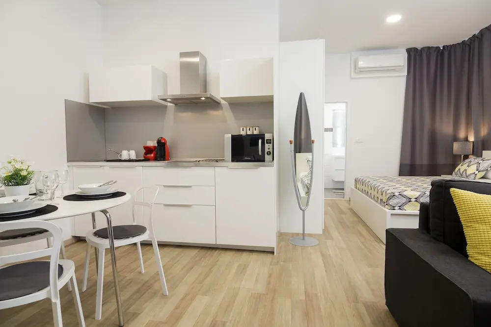 Apartment Aspalathos Centar - Split city center, a few minutes walking distance to the UNESCO Palace, parking lot in front of the apartment