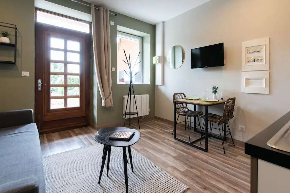 Legend- Parking privé Gratuit- Terrasse privée- Wifi - Convert - Alimentec