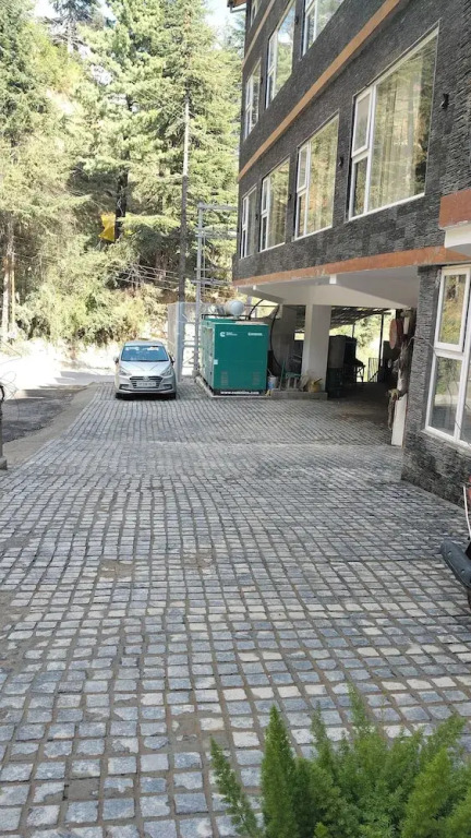 The Whitestone Inn & Suites Manali