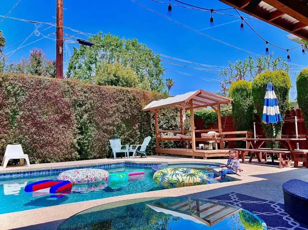Endless summer in LA *HEATED POOL/HOT TUB/CABANA*