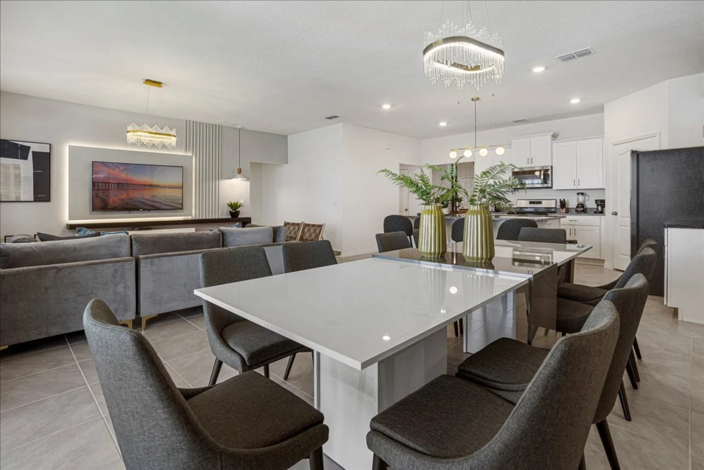 7 Bedrooms 5 Bathrooms Solterra 7596 Ol