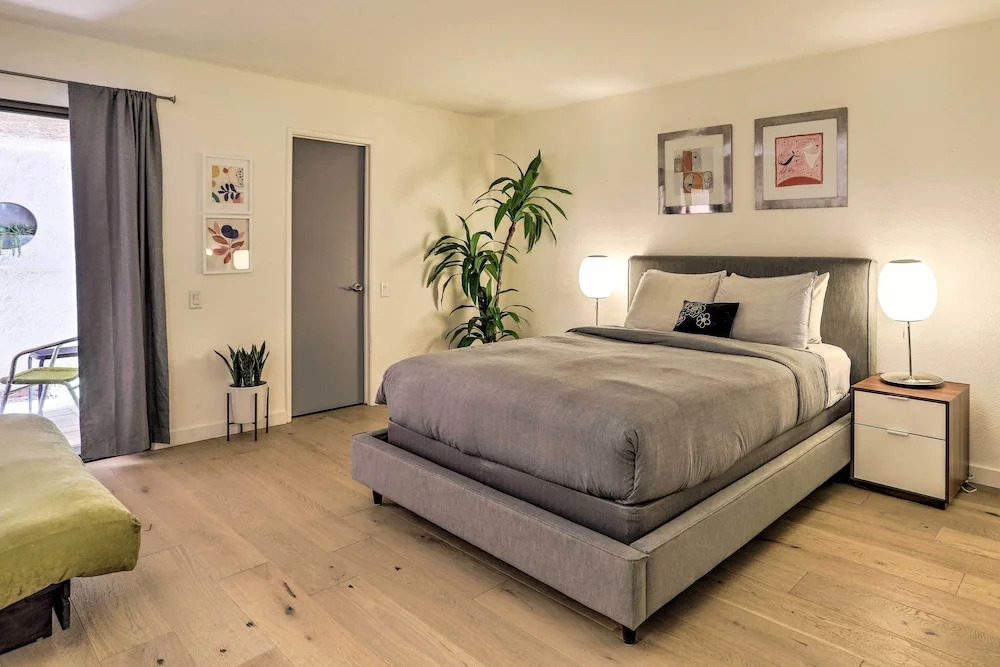 Palm Springs Hideaway w/ Resort Amenities!