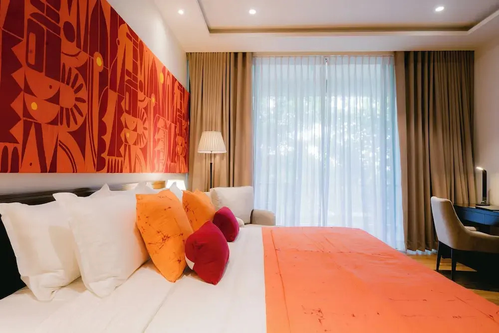 Waters Edge Hotel