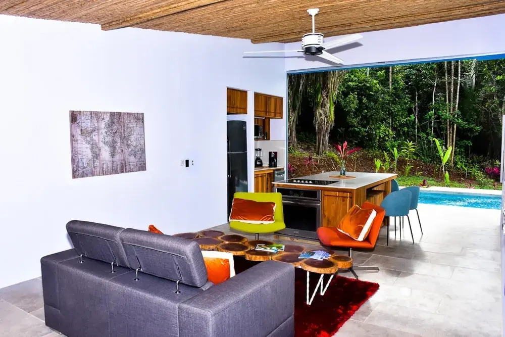 2BR Fabulous Blue House Near Quepos MA