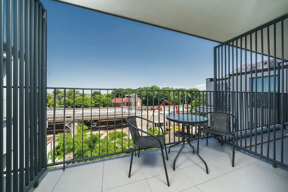 Aron Residence - by Upstairs