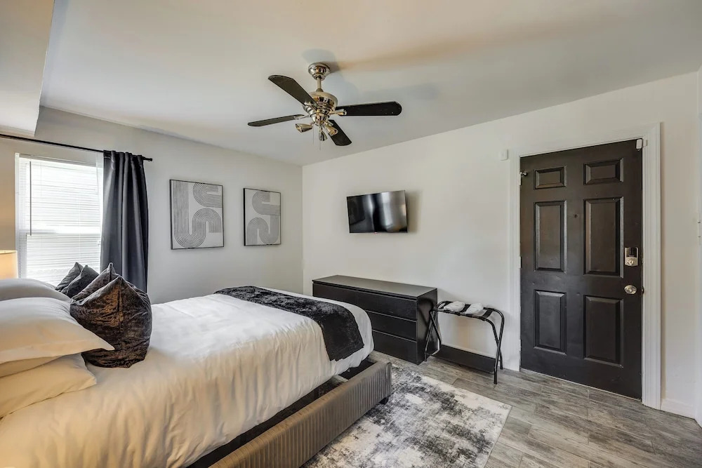 Modern Richmond Home w/ Deck, Close to Downtown!