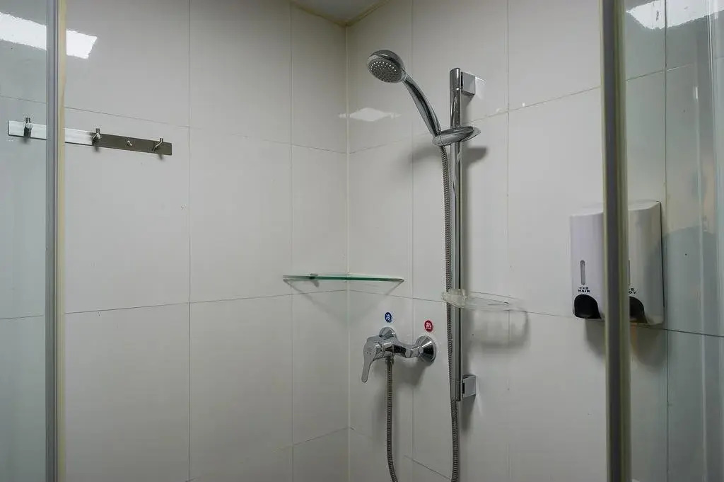 Home Inn Plus (Xiaobailou Metro Station, Nanjing Road, Fifth Avenue, Tianjin)
