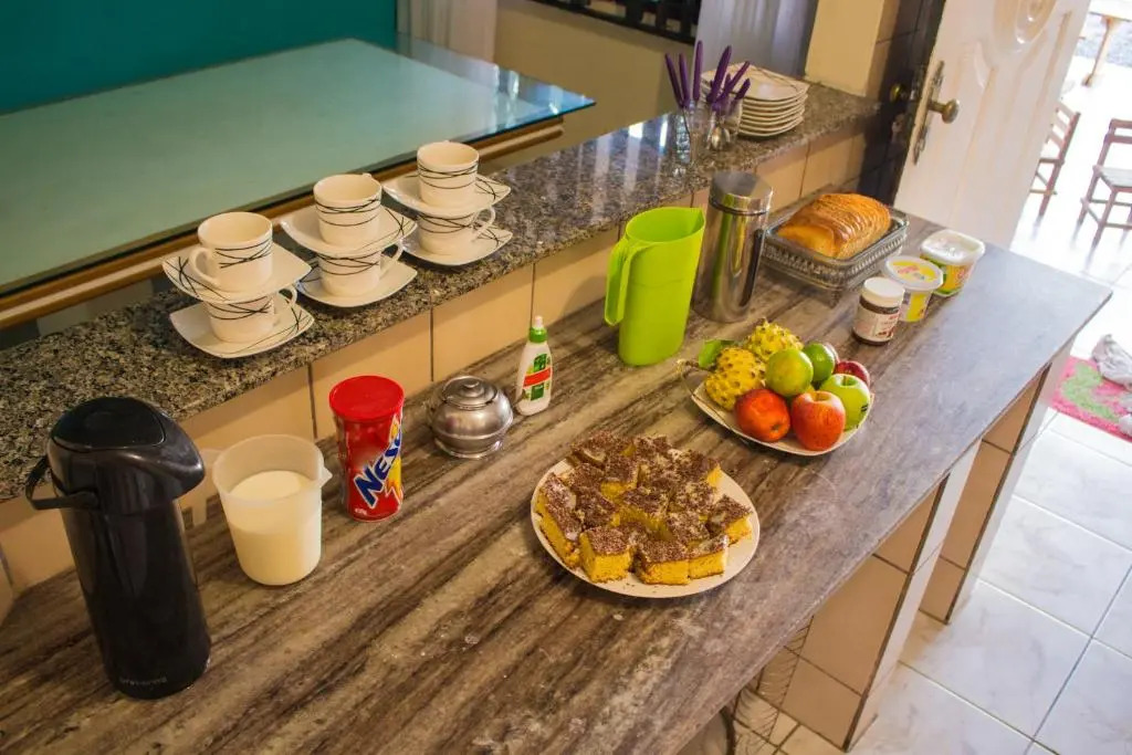 Fica, Vai ter Bolo Hostel