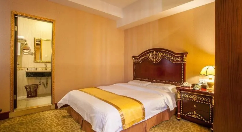 Happy Hotel