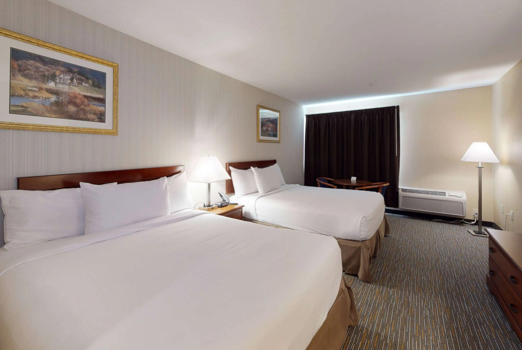 Ramada by Wyndham Strasburg - Shenandoah Valley