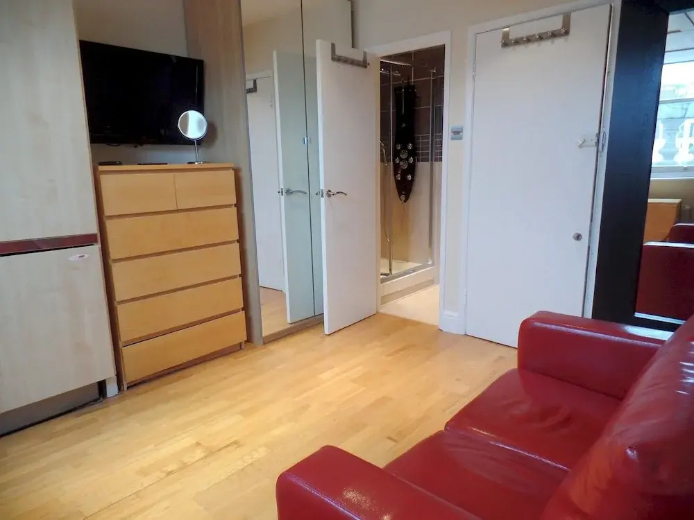 41/43 Unique Studio With French Sliding Bed