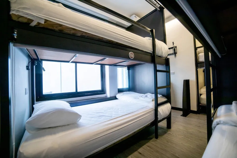 A.D.B. 08 Express - Hostel