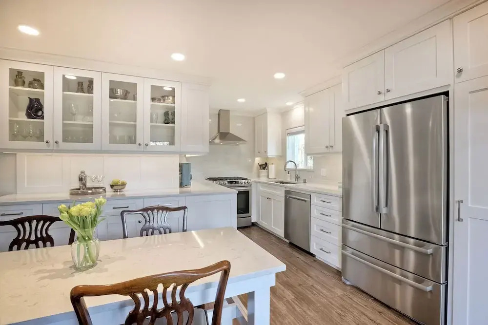 3080 Lincoln - Unit 24