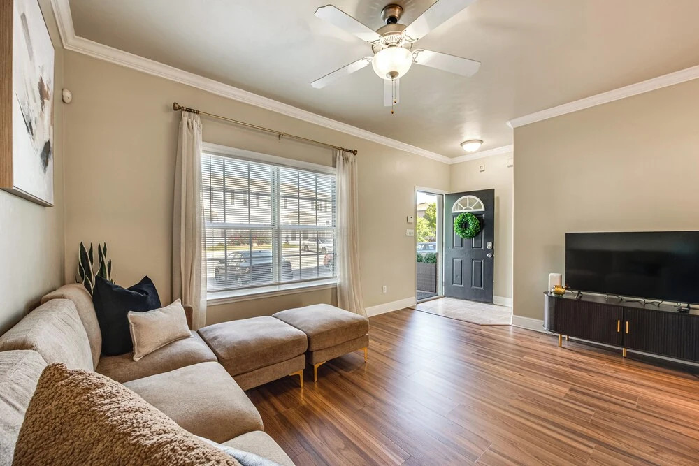 3 Mi to Fsu! Pet-friendly Townhome w/ Pool Access