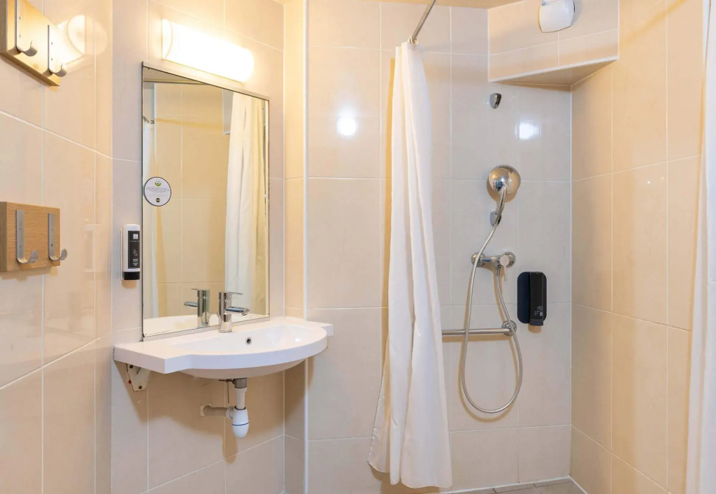 B&B HOTEL Lyon Saint-Bonnet Mi-Plaine