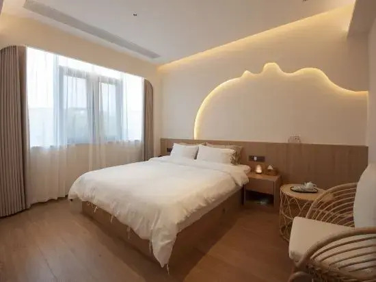 Lotus Pond Retreat Designer Hotel (People's Square Taoyangli)