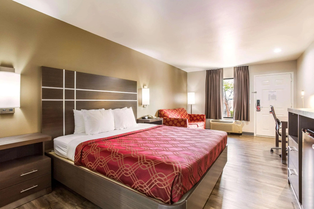 Econo Lodge Inn & Suites Murfreesboro Shopping District