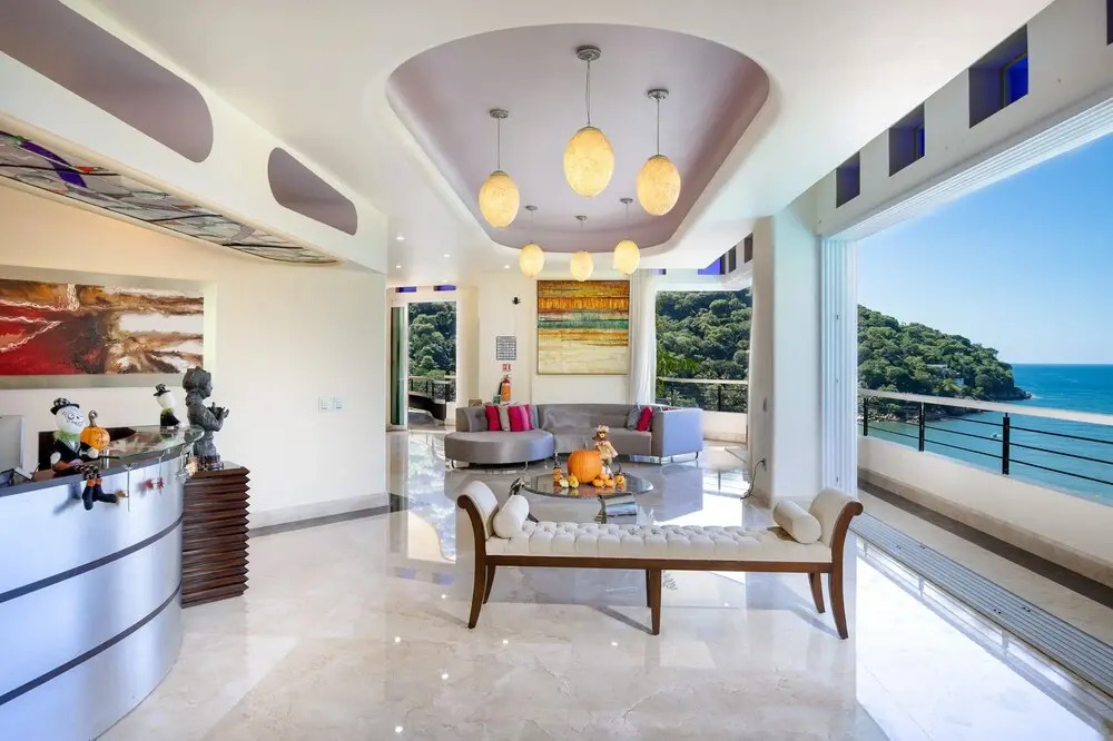 Fully Staffed, Beach frontage Luxury Villa