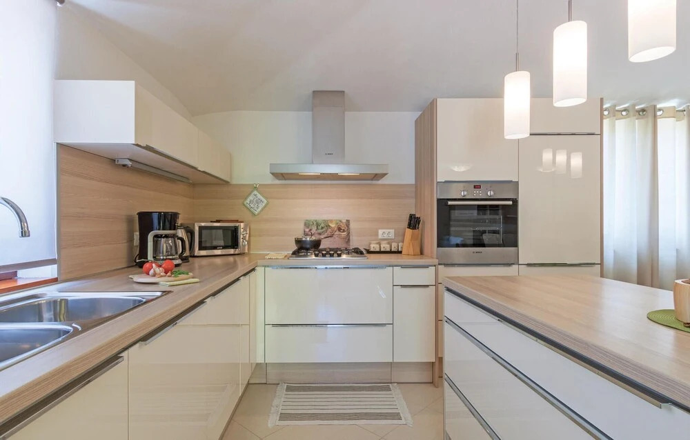 Gorgeous Home In Galizana