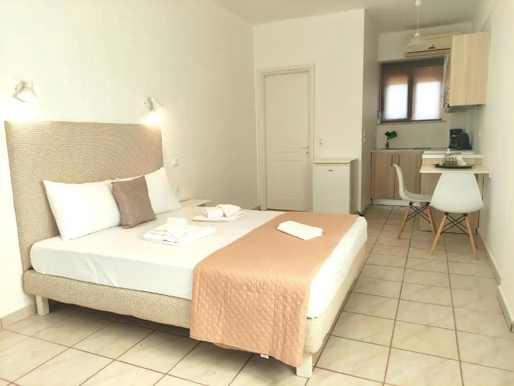 # 6 Giorgos & Chara apartments